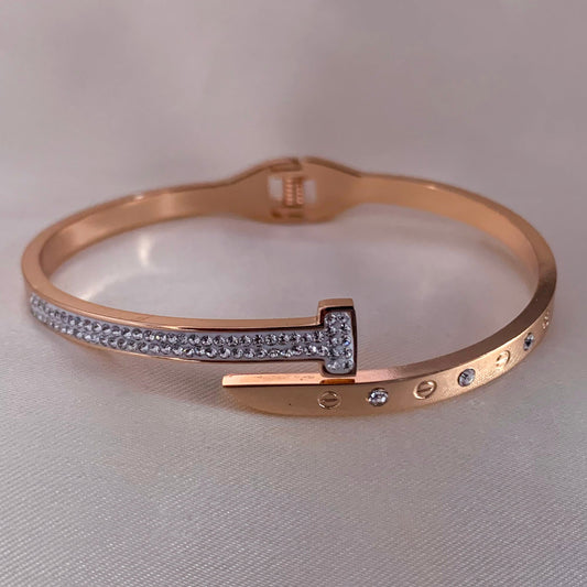Rose gold nail design bracelet with sparkling rhinestones – contemporary fashion jewelry for everyday glam