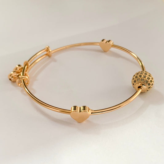 Adjustable gold charm bangle bracelet with crystal bead and heart accents – elegant accessory for women’s casual and festive wear