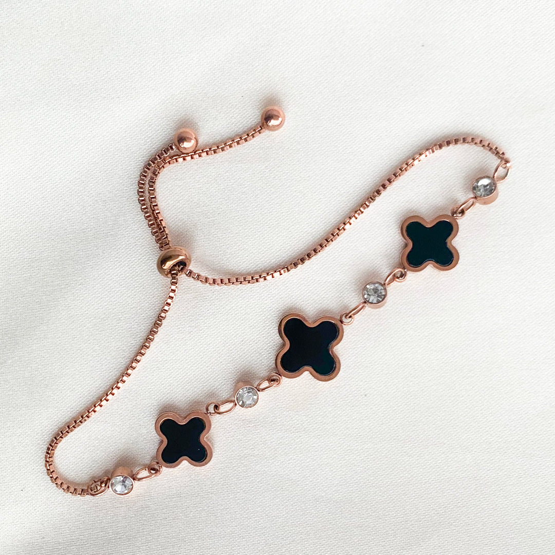 Adjustable rose gold bracelet with lucky black clover motifs and crystal detailing – perfect for gifting or daily wear