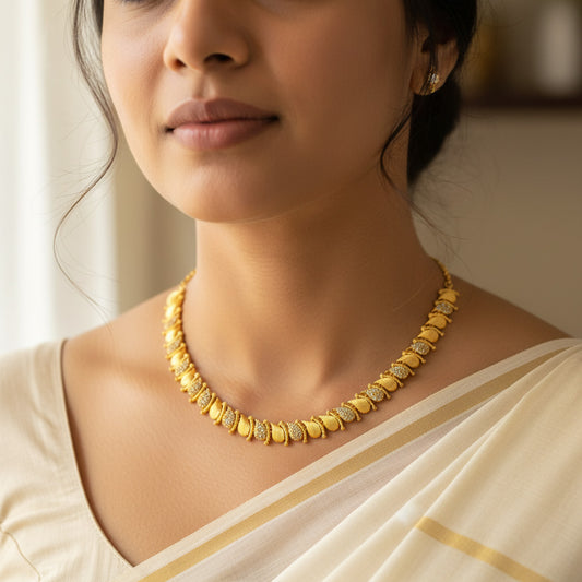 Delicate leaf motif necklace in gold plating with shimmering stone details – nature-inspired accessory for modern ethnic wear