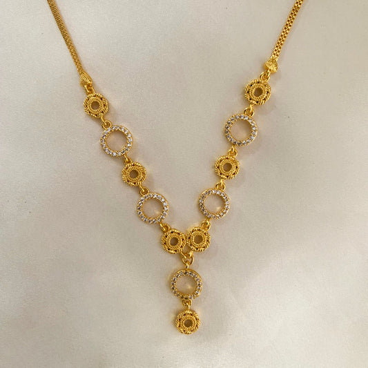 Floral-inspired gold-plated necklace with CZ-studded circle drop – feminine and timeless accessory for modern ethnic looks