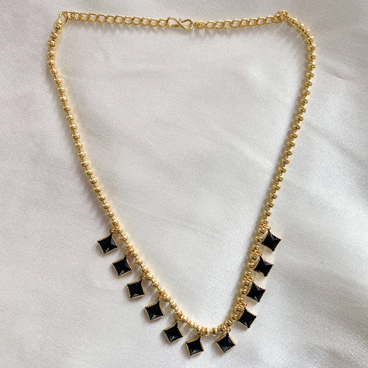 Gold-plated beaded necklace with black square charms – trendy and lightweight jewelry for girls