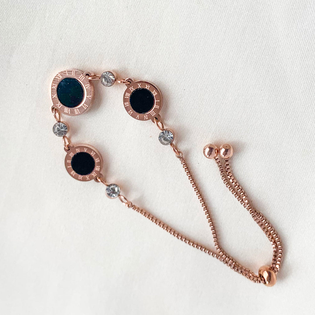 Stylish rose gold bracelet with Roman numerals, black enamel inlay, and crystal accents – perfect for everyday elegance or special occasions