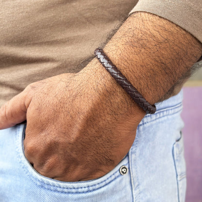 Men’s Brown Braided Leather Bracelet with Black Clasp – Stylish & Durable Casual Jewelry
