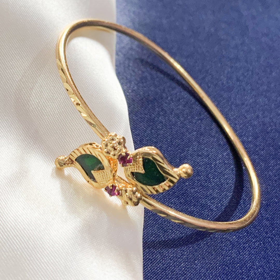 Elegant South Indian bangle bracelet featuring green Palakka Manga motif – traditional jewelry for women